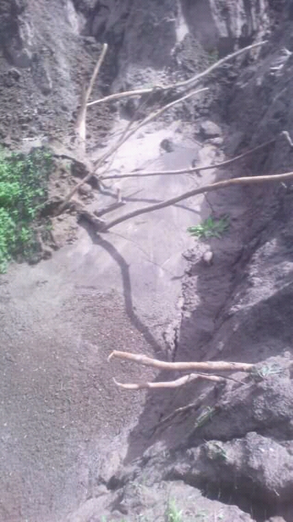 (IMAGES) PHÉNOMÈNE EFFRAYANT - À Bambey, la terre a bougé creusant un cratère jusque-là non expliqué