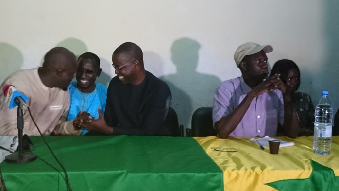 Thiès : La poignée de main appuyée entre Massaly et Diattara... Les deux leaders parlent de rapprochement entre Idy et Karim Thiès : La poignée de main appuyée entre Massaly et Diattara... Les deux leaders parlent de rapprochement entre Idy et Karim