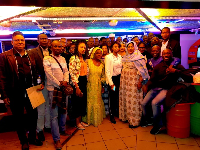 Naissance à Paris d’une plateforme des mouvements et associations de soutien au candidat Macky Sall Naissance à Paris d’une plateforme des mouvements et associations de soutien au candidat Macky Sall