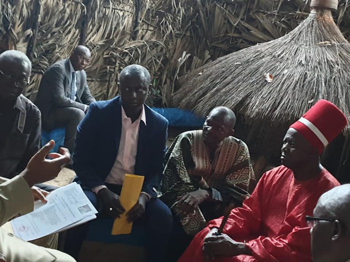 Visite : Le président Macky Sall en pleine discussion avec le Roi d'Oussouye