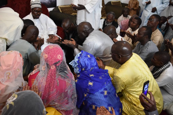 Yakham Mbaye à la tête d’une forte délégation reçu par le Khalife général des Mourides et son Porte-parole : "Priez pour préserver Le Soleil des tourmentes, et pour le triomphe de Macky Sall"