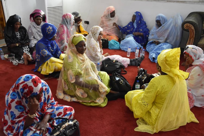Yakham Mbaye à la tête d’une forte délégation reçu par le Khalife général des Mourides et son Porte-parole : "Priez pour préserver Le Soleil des tourmentes, et pour le triomphe de Macky Sall"