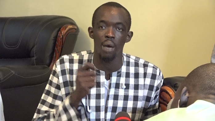 MOUSTAPHA JUNIOR LÔ : ' Nous avons bastonné le nommé Modou Fall Yoobeul parce qu'il a insulté nos chefs religieux! ' MOUSTAPHA JUNIOR LÔ : ' Nous avons bastonné le nommé Modou Fall Yoobeul parce qu'il a insulté nos chefs religieux! '