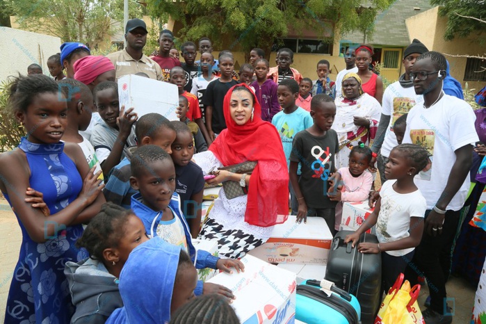 Social : Sokhna Aidara Seck dans les prisons et les pouponnières Social : Sokhna Aidara Seck dans les prisons et les pouponnières