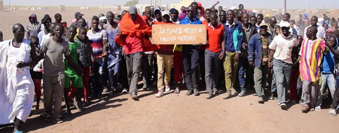Saint-Louis : Marche des populations de Déby-Tiguette et Diam-Diam pour exprimer leur colère au président Macky Sall Saint-Louis : Marche des populations de Déby-Tiguette et Diam-Diam pour exprimer leur colère au président Macky Sall