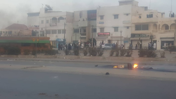 Urgent : Affrontements entre les Pro Khalifa Sall et les forces de l’ordre sur le 2 voies de Sacré-Cœur Urgent : Affrontements entre les Pro Khalifa Sall et les forces de l’ordre sur le 2 voies de Sacré-Cœur