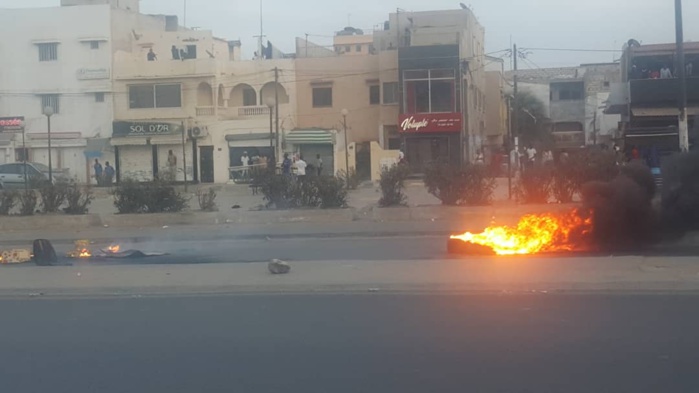 Urgent : Affrontements entre les Pro Khalifa Sall et les forces de l’ordre sur le 2 voies de Sacré-Cœur Urgent : Affrontements entre les Pro Khalifa Sall et les forces de l’ordre sur le 2 voies de Sacré-Cœur