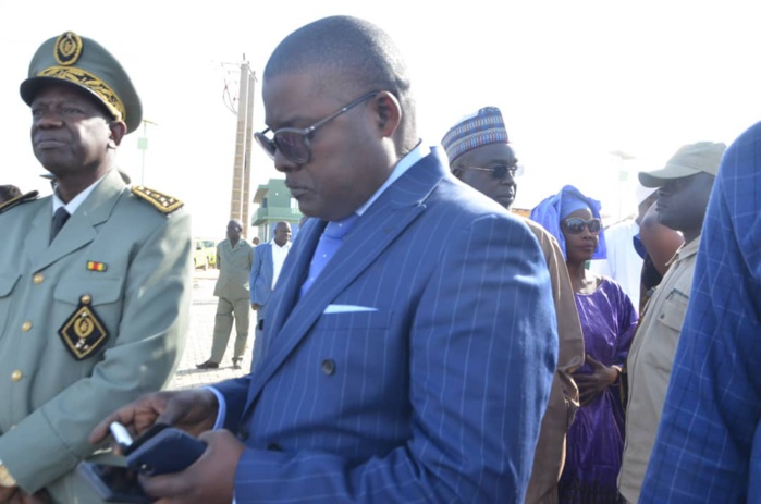 (IMAGES) Baye Ciss offre une brigade à la Douane Sénégalaise et reçoit les félicitations du Président de la République