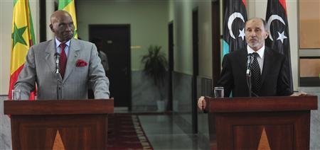 La première photo de Wade avec le chef des rebelles à Benghazi