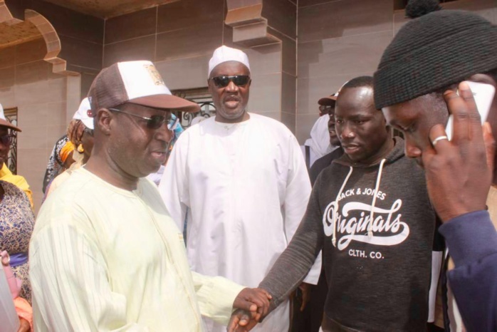 Présidentielle 2019 / BBY Mbao : Abdou Karim Sall dans les quartiers de la Zac de Mbao pour la réélection du Président Macky SALL (Images) Présidentielle 2019 / BBY Mbao : Abdou Karim Sall dans les quartiers de la Zac de Mbao pour la réélection du Président Macky SALL (Images)