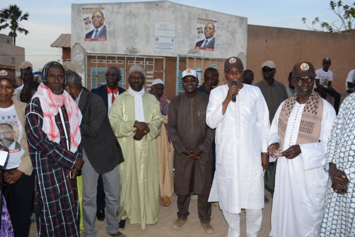 Oumar Gueye, en caravane dans la zone de Niague où la population compte réélire Macky Sall à 95%, raille l’opposition : « Notre pays ne peut pas être dirigé par des gens incapables de gérer un service » Oumar Gueye, en caravane dans la zone de Niague où la population compte réélire Macky Sall à 95%, raille l’opposition : « Notre pays ne peut pas être dirigé par des gens incapables de gérer un service »