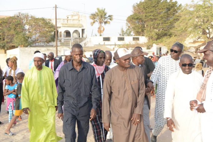 Oumar Gueye, en caravane dans la zone de Niague où la population compte réélire Macky Sall à 95%, raille l’opposition : « Notre pays ne peut pas être dirigé par des gens incapables de gérer un service »