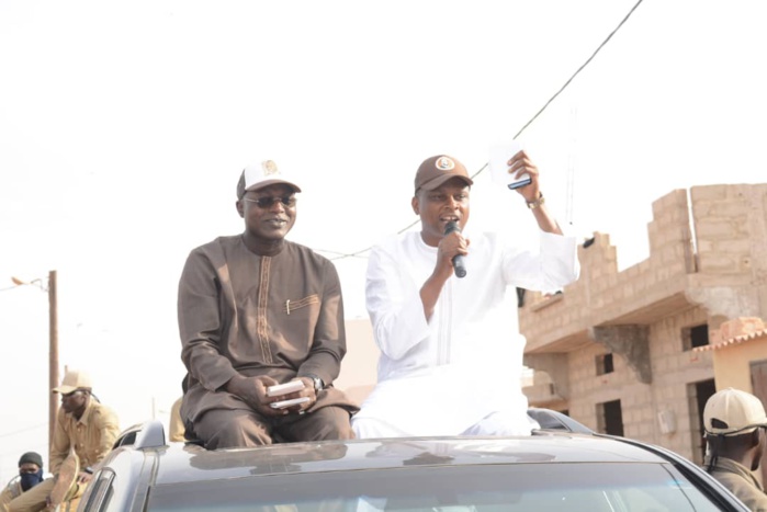 Oumar Gueye, en caravane dans la zone de Niague où la population compte réélire Macky Sall à 95%, raille l’opposition : « Notre pays ne peut pas être dirigé par des gens incapables de gérer un service » Oumar Gueye, en caravane dans la zone de Niague où la population compte réélire Macky Sall à 95%, raille l’opposition : « Notre pays ne peut pas être dirigé par des gens incapables de gérer un service »