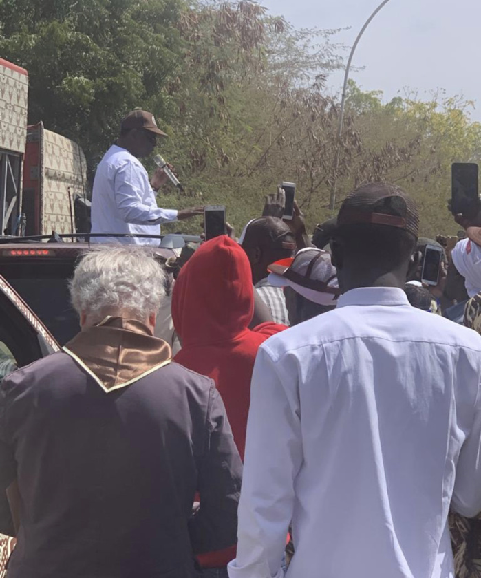 Présidentielle 2019 : Quand le candidat Macky Sall fait du porte à porte dans son quartier à Mermoz
