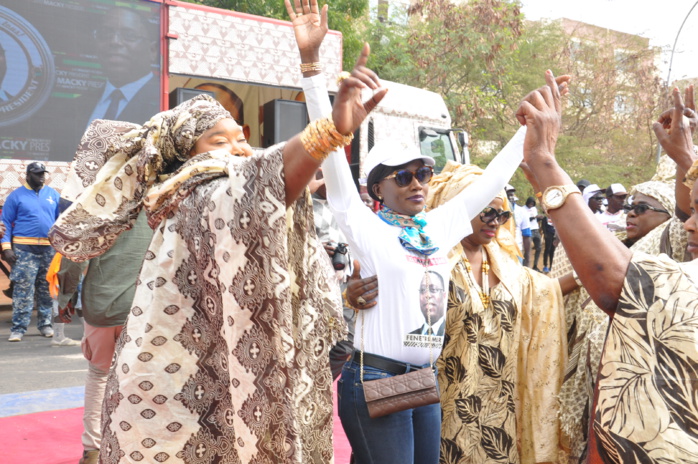(Images ) Meeting de soutien des voisins de Pr Macky Sall à Fenêtre mermoz sous la houlette de Me Lika Ba (Images ) Meeting de soutien des voisins de Pr Macky Sall à Fenêtre mermoz sous la houlette de Me Lika Ba
