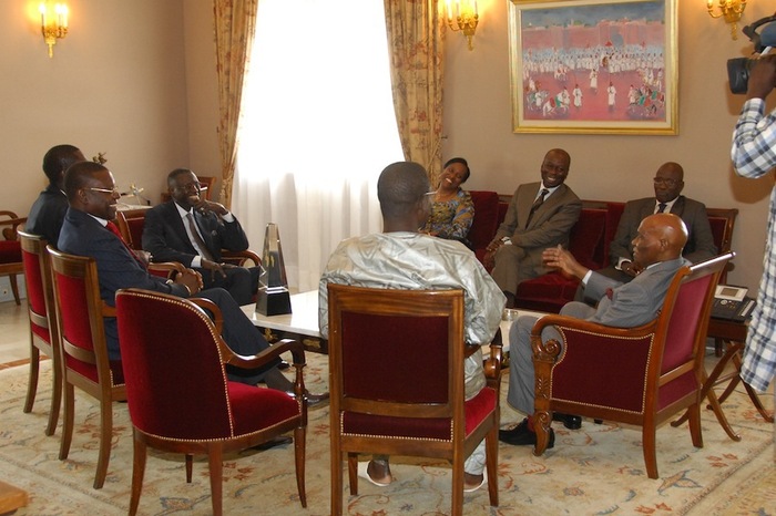 [ PHOTOS ] DIALOGUE POLITIQUE: Le groupe des six est né