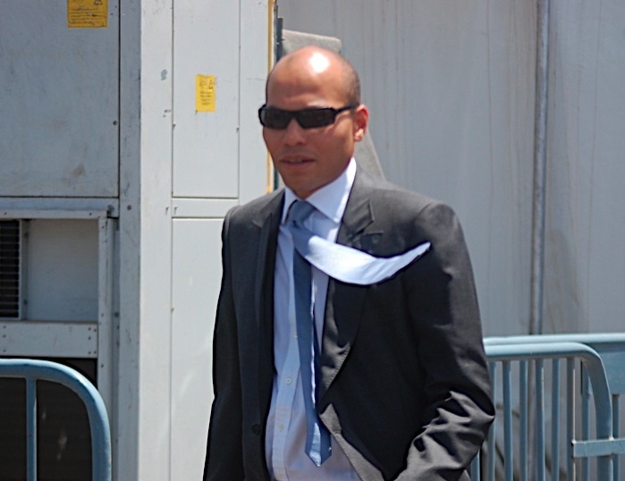 Les appels à la démission  de Karim Wade se multiplient.