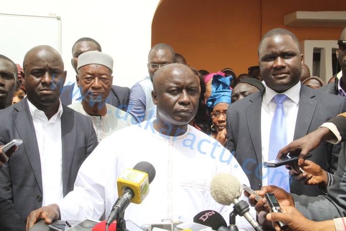 Idrissa Seck au nom des candidats de l’opposition : « Nous rejetons ce résultat commandé par le candidat sortant. Nous ne ferons aucun recours au conseil constitutionnel. » Idrissa Seck au nom des candidats de l’opposition : « Nous rejetons ce résultat commandé par le candidat sortant. Nous ne ferons aucun recours au conseil constitutionnel. »