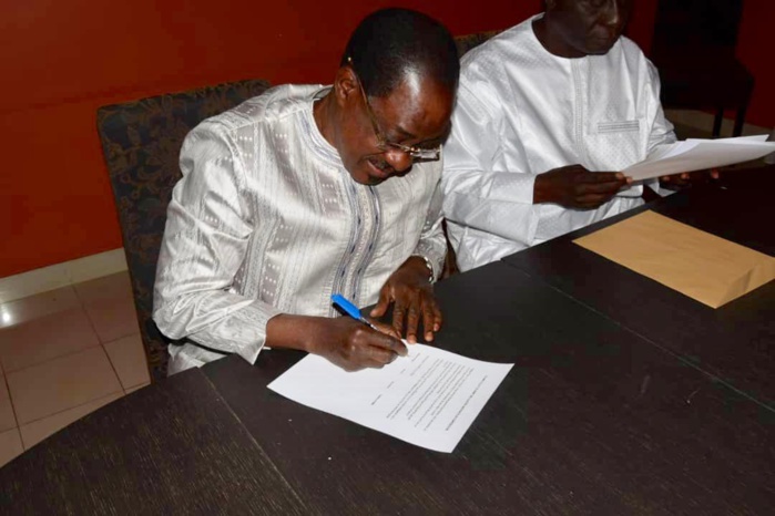 Idrissa Seck au nom des candidats de l’opposition : « Nous rejetons ce résultat commandé par le candidat sortant. Nous ne ferons aucun recours au conseil constitutionnel. » Idrissa Seck au nom des candidats de l’opposition : « Nous rejetons ce résultat commandé par le candidat sortant. Nous ne ferons aucun recours au conseil constitutionnel. »