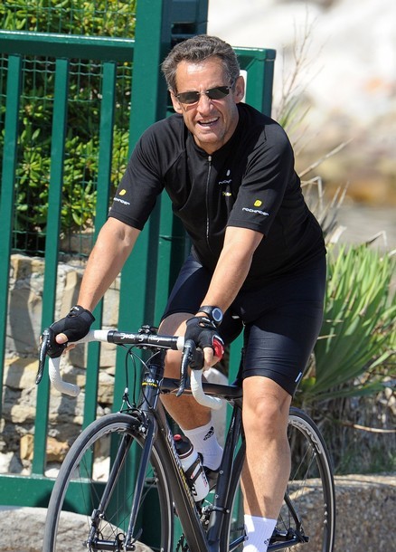 [ PHOTOS ] Nicolas Sarkozy en mode vélo.