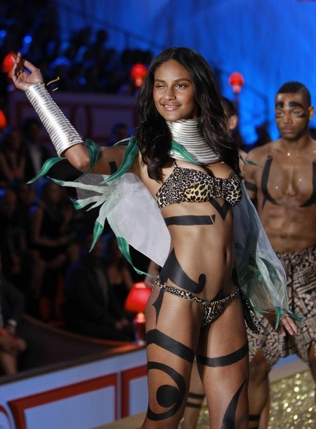Emanuela de Paula : Le Brésil dévoile l'une de ses beautés les plus sexy...