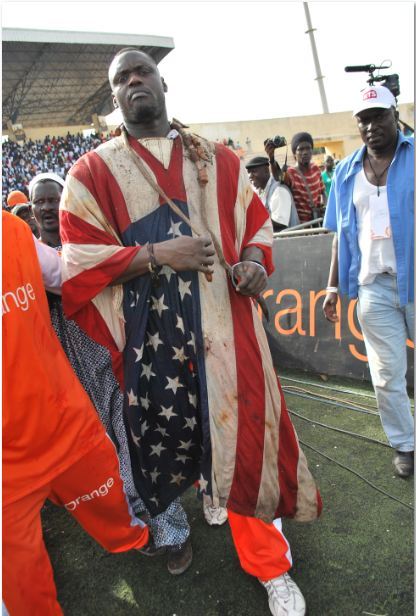 [ PHOTOS ] Balla Gaye n° 2 - Mohamed Ndaw Tyson : la guerre des drapeaux. 