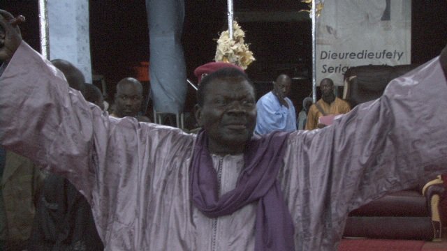 [ VIDEOS ]  Les politiques se succèdent aux obsèques de la grande-soeur de Cheikh Béthio Thioune.