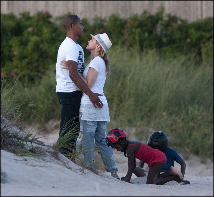 MADONNA FÊTE SES 52 ANS AVEC SON TOYBOY