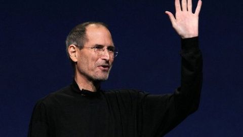 Steve Jobs démissionne d'Apple et laisse la place à Tim cook