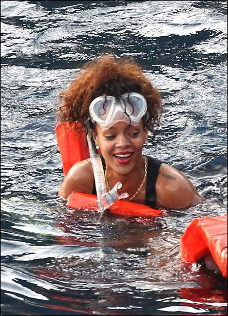 Rihanna fait de la plongée en ...robe! ( PHOTOS )