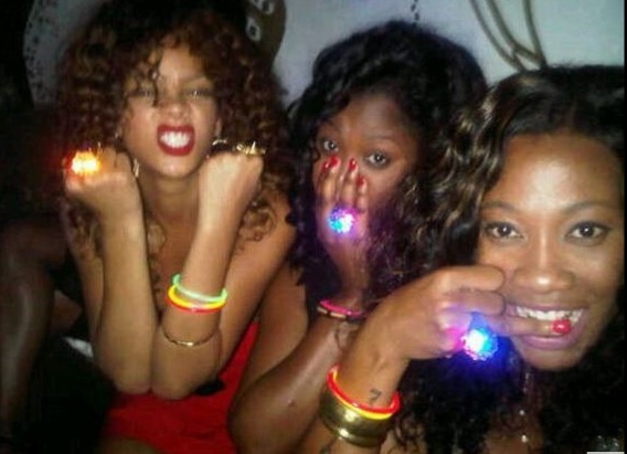 Photos : Rihanna, aguicheuse et sexy pour sa dernière nuit en Sardaigne !