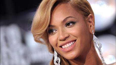 Beyoncé portait-elle un ventre rembourré?