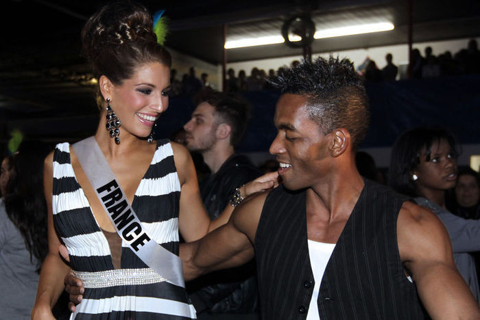 QUAND LES MISS UNIVERS DANSENT LA SAMBA ( PHOTOS )