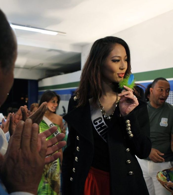 QUAND LES MISS UNIVERS DANSENT LA SAMBA ( PHOTOS )