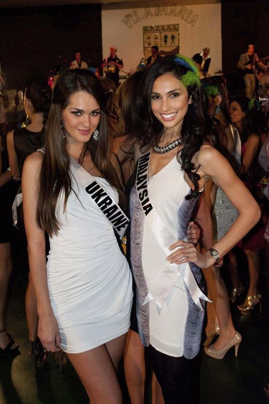 QUAND LES MISS UNIVERS DANSENT LA SAMBA ( PHOTOS )