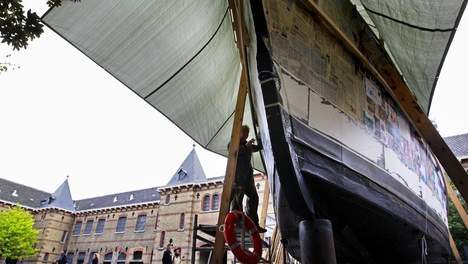 Un bateau de 20m entièrement en papier navigue sur les flots