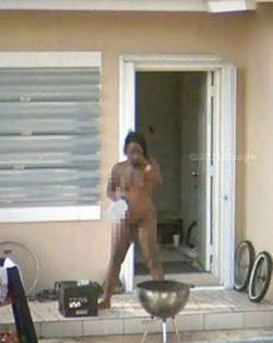 Google Street View prend une femme nue en photo