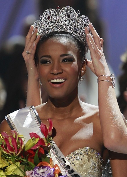 L'Angolaise Leila Lopes couronnée Miss Univers 2011 (VIDEO-PHOTOS) 