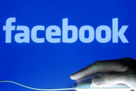 Insulté sur Facebook, il lui casse la mâchoire