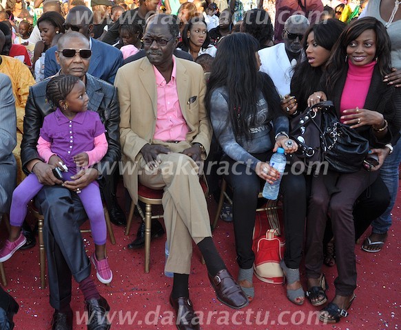 Pape Samba Mboup et Alfred : une personne, deux facettes.