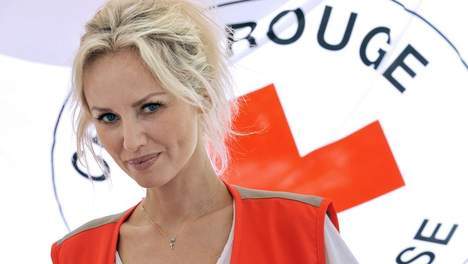 Adriana Karembeu "Femme en or 2011" (PHOTOS ) 