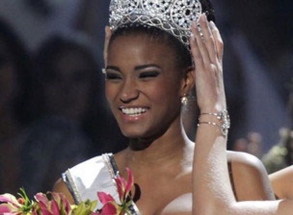 Leila Lopes, Miss Univers :  «Les Sénégalaises sont connues par leur taille fine et leur élégance.»