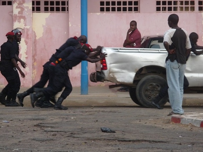 Dure, dure, très dure la police !