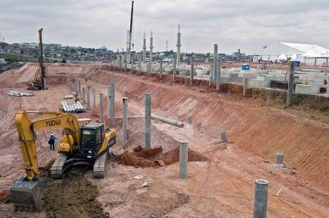 Le Brésil a pris beaucoup de retard en prévision du Mondial  ( PHOTOS )