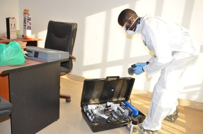 Saint-Louis / Cambriolage au bureau de Dakaractu : La police scientifique sur les traces des malfaiteurs. Saint-Louis / Cambriolage au bureau de Dakaractu : La police scientifique sur les traces des malfaiteurs.