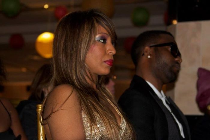 Viviane fête ses Awards avec Gelongal.