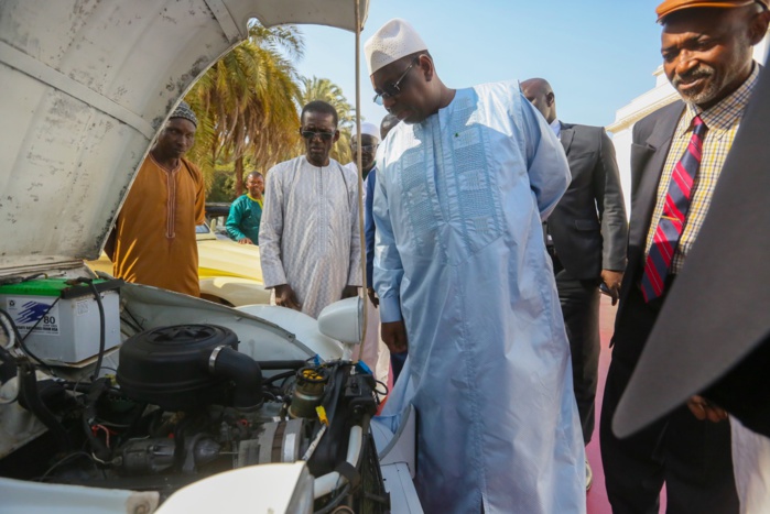 Audience au palais : Le président a reçu le Club Auto Rétro... Audience au palais : Le président a reçu le Club Auto Rétro...