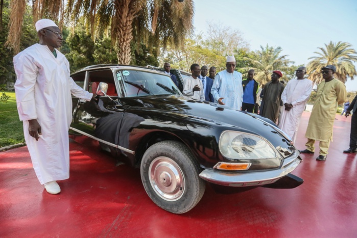 Audience au palais : Le président a reçu le Club Auto Rétro... Audience au palais : Le président a reçu le Club Auto Rétro...