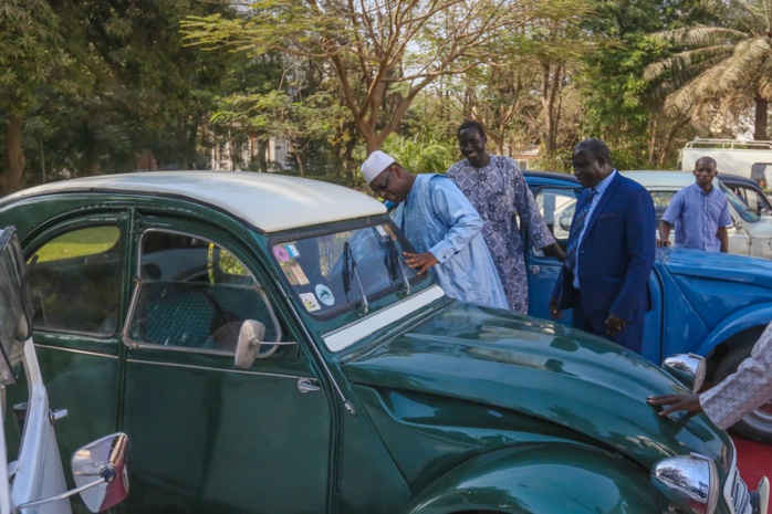 Audience au palais : Le président a reçu le Club Auto Rétro... Audience au palais : Le président a reçu le Club Auto Rétro...