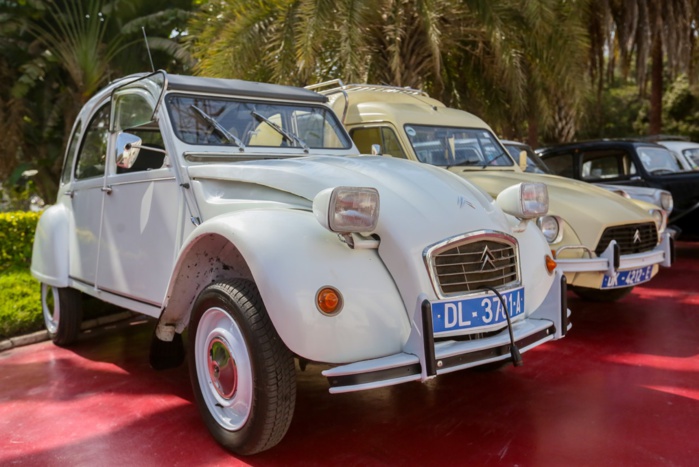 Audience au palais : Le président a reçu le Club Auto Rétro... Audience au palais : Le président a reçu le Club Auto Rétro...